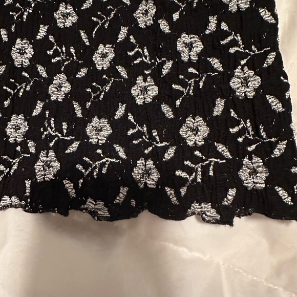 Dressy black blouse with zipper front in flouncy sleeves - Picture 5 of 6